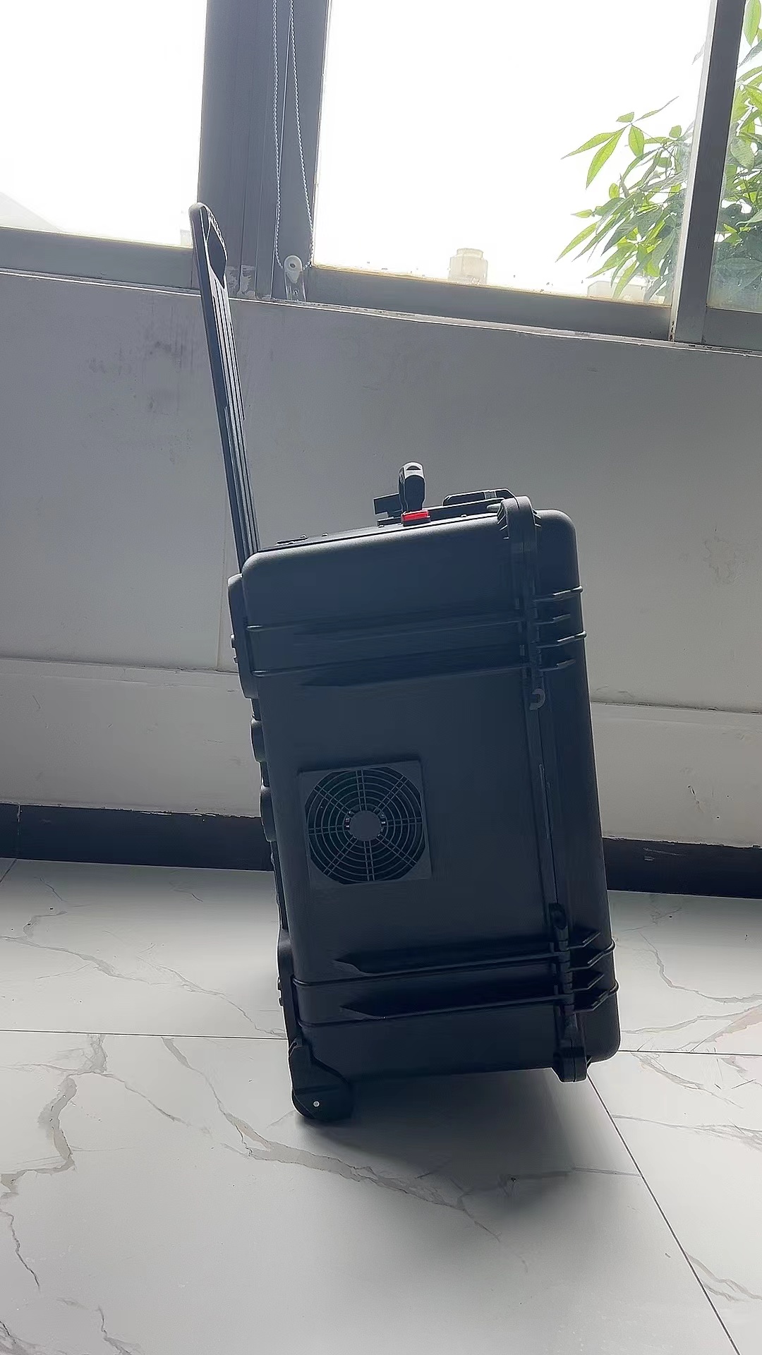 丹徒手拉箱型移动通信干扰器